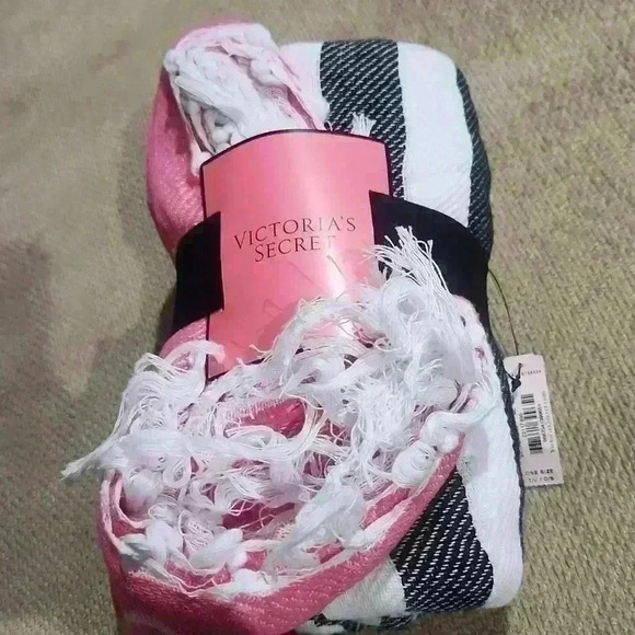 Victoria's Secret Accessories - NWT Victoria's Secret Beach Blanket
